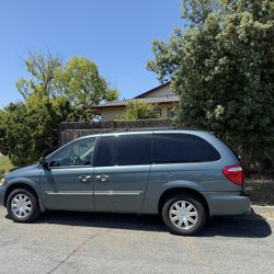 2007 Chrysler Town and Country Minivan