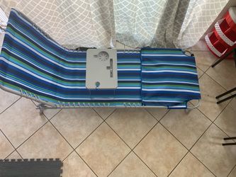 Tanning Lounge Chairs w FaceHole