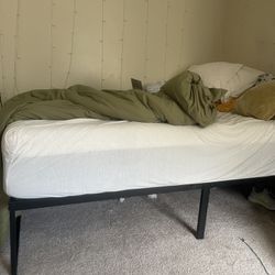 QUEEN BED (mattress/metal frame)