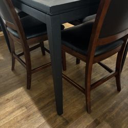 TABLE WITH 4 CHAIRS 