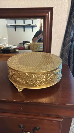 Gold cake stand