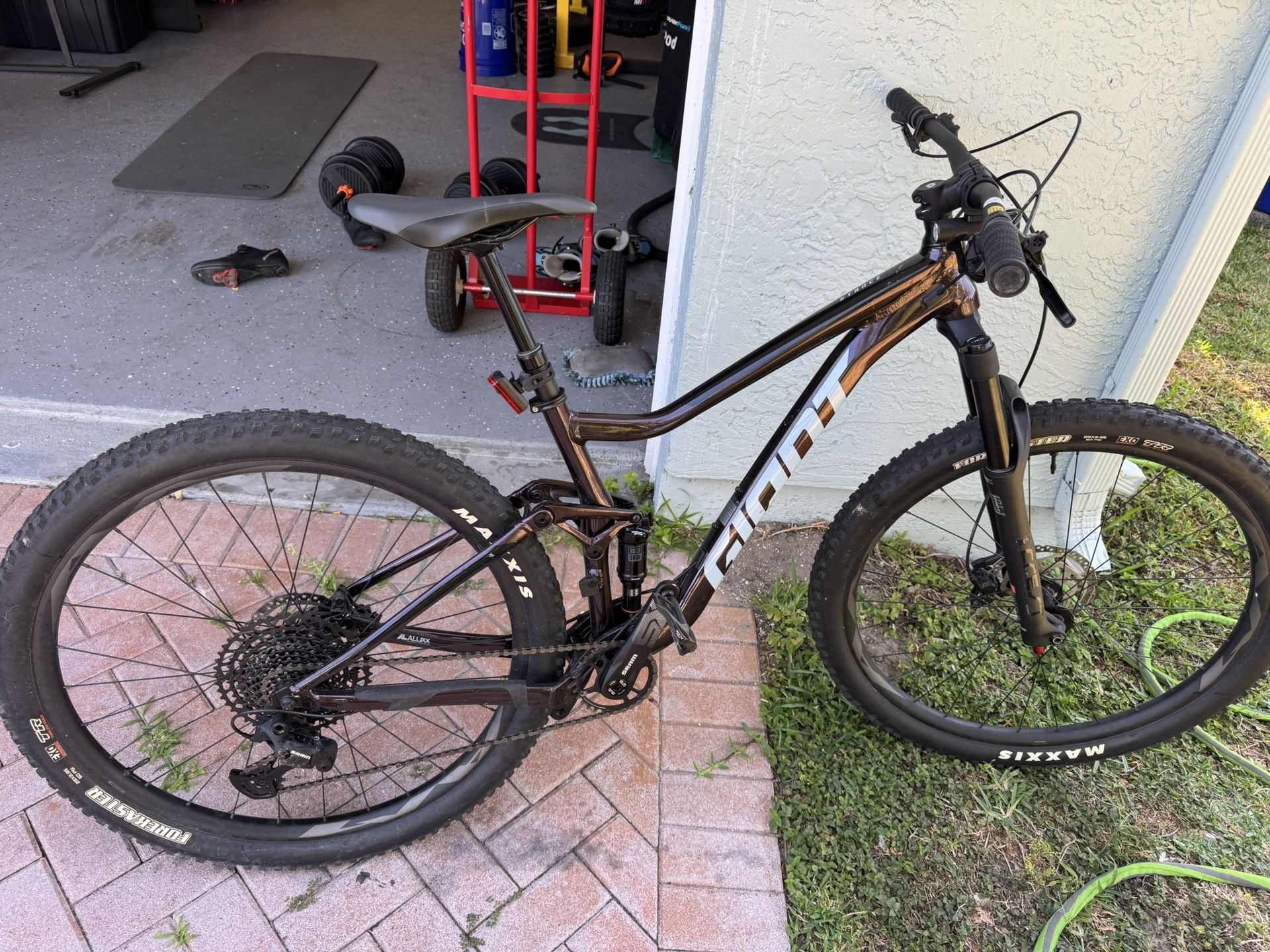 29 Full Suspension giant mountain bike