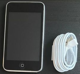 APPLE iPOD TOUCH 2nd GEN 8GB + CHARGER