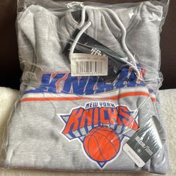 NY Knicks XXL Hooded sweatshirt https://offerup.com/redirect/?o=TkJBLmNvbS9TdG9yZXM= Ultra Game brand new in packaging as is pick up deliv