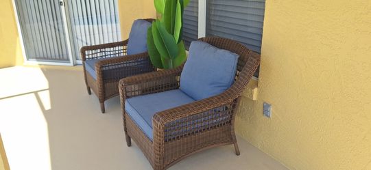 Patio furniture in great condition- Hampton Bay