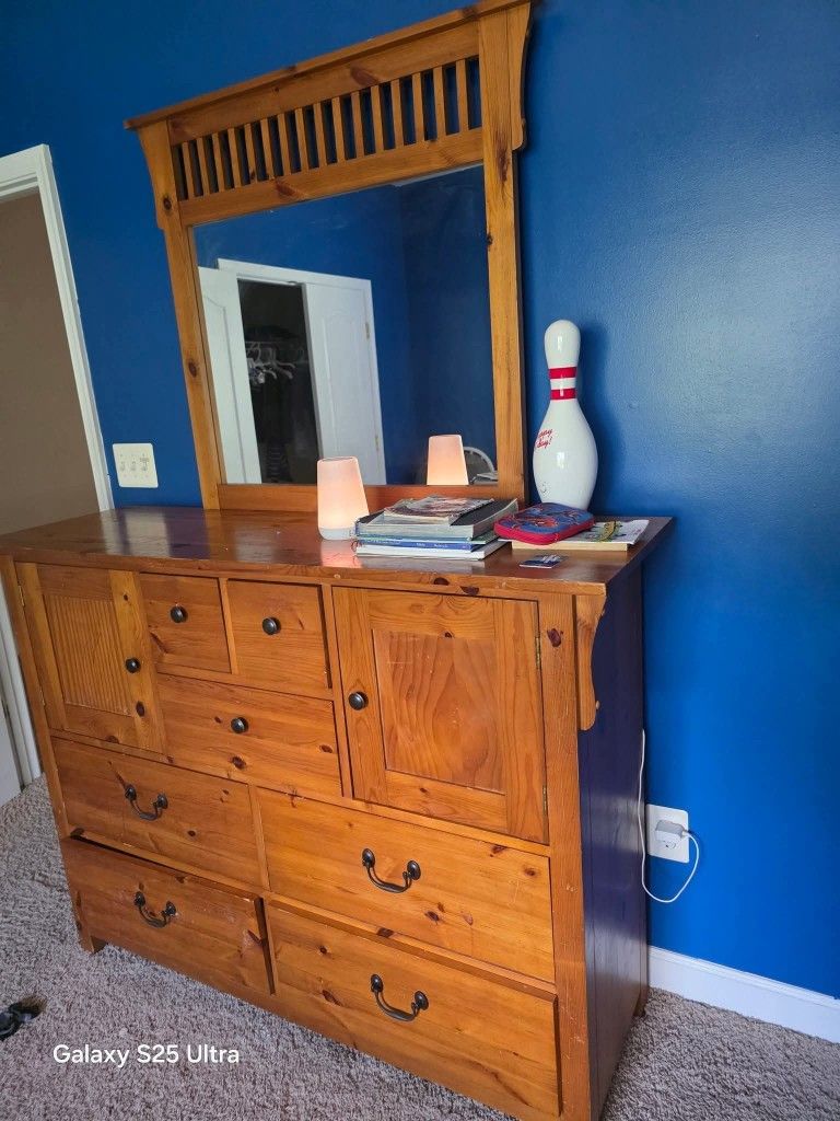 Hard Wood Dresser. 