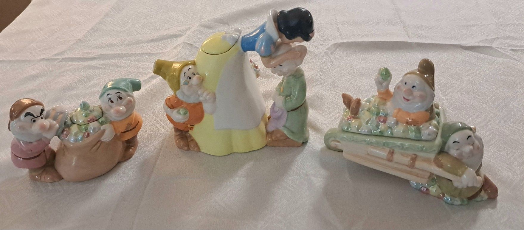 Disney Snow White & Seven Dwarf Tea Set