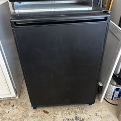 Black U-line 24 Inch 4.2 Cubic Feet Built In Refrigerator