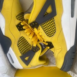 Jordan 4 lightning 6Y