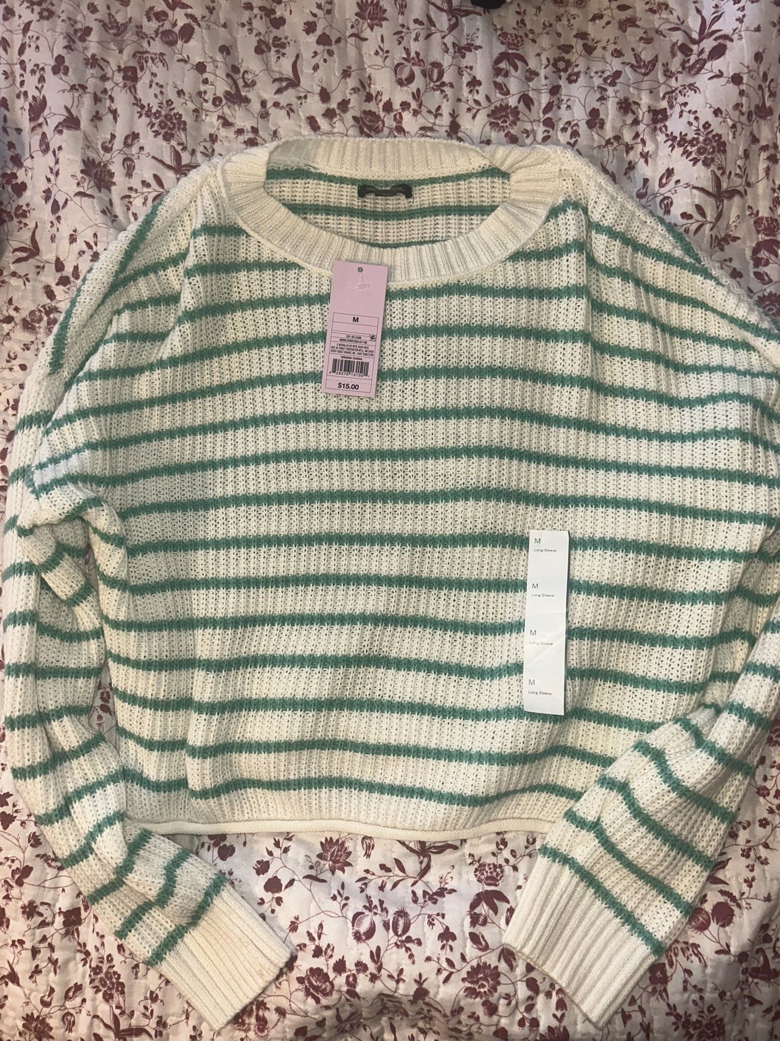 New Medium Sweater Cute Cropped Style