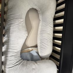 Momcozy pregnancy body pillow