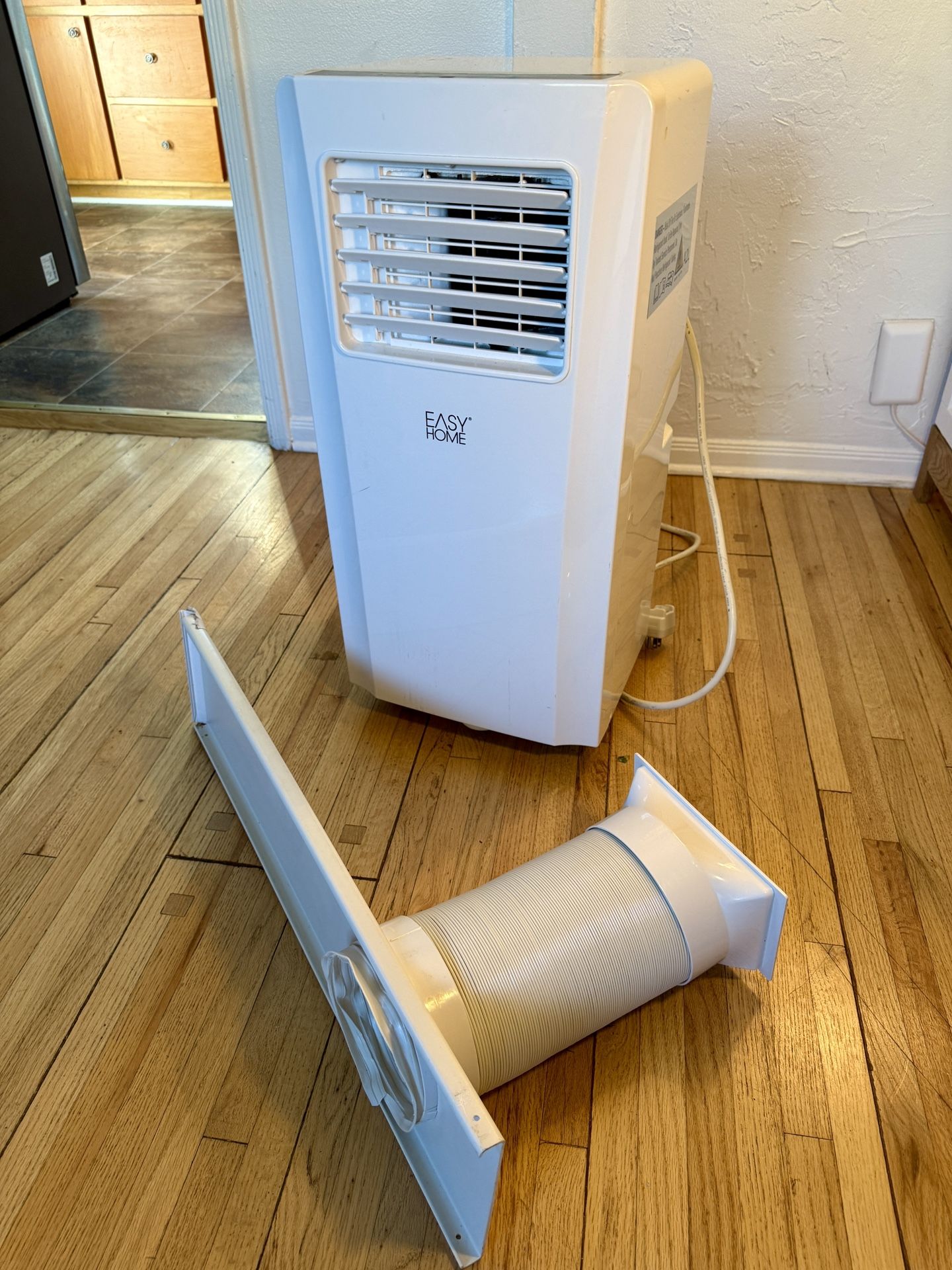 Portable A/C unit 🥶  8000 BTU (with remote)