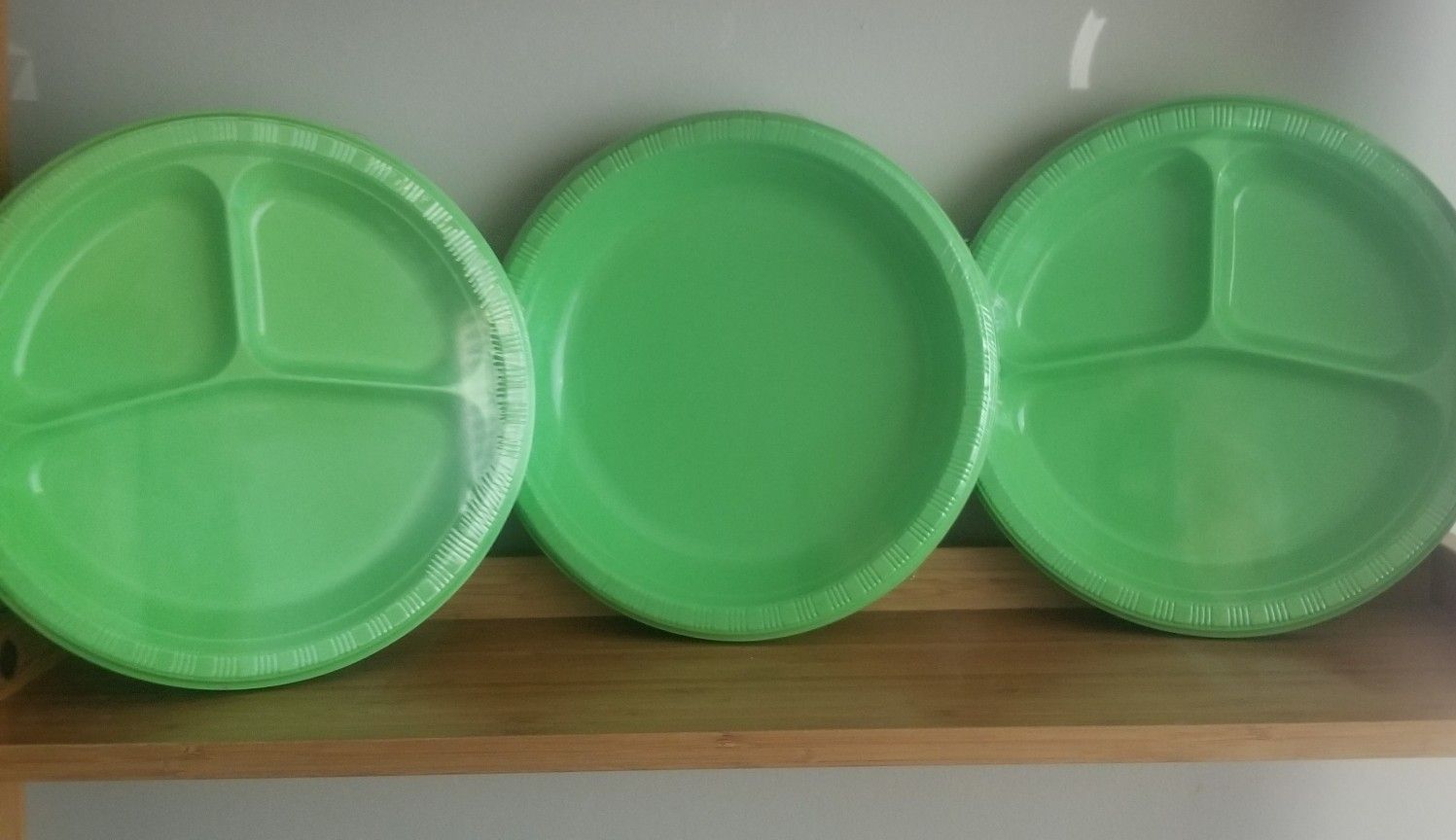 Touch Of Color 10" Citrus Green Heavy Duty Plastic Plates/Total Of 75