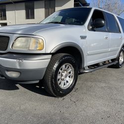 2002 Ford Expedition XLT 