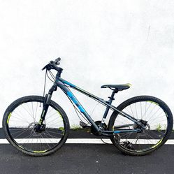 GT Aggressor Pro Mountain Bike – Disc Brakes – Great Condition – Needs Shifte