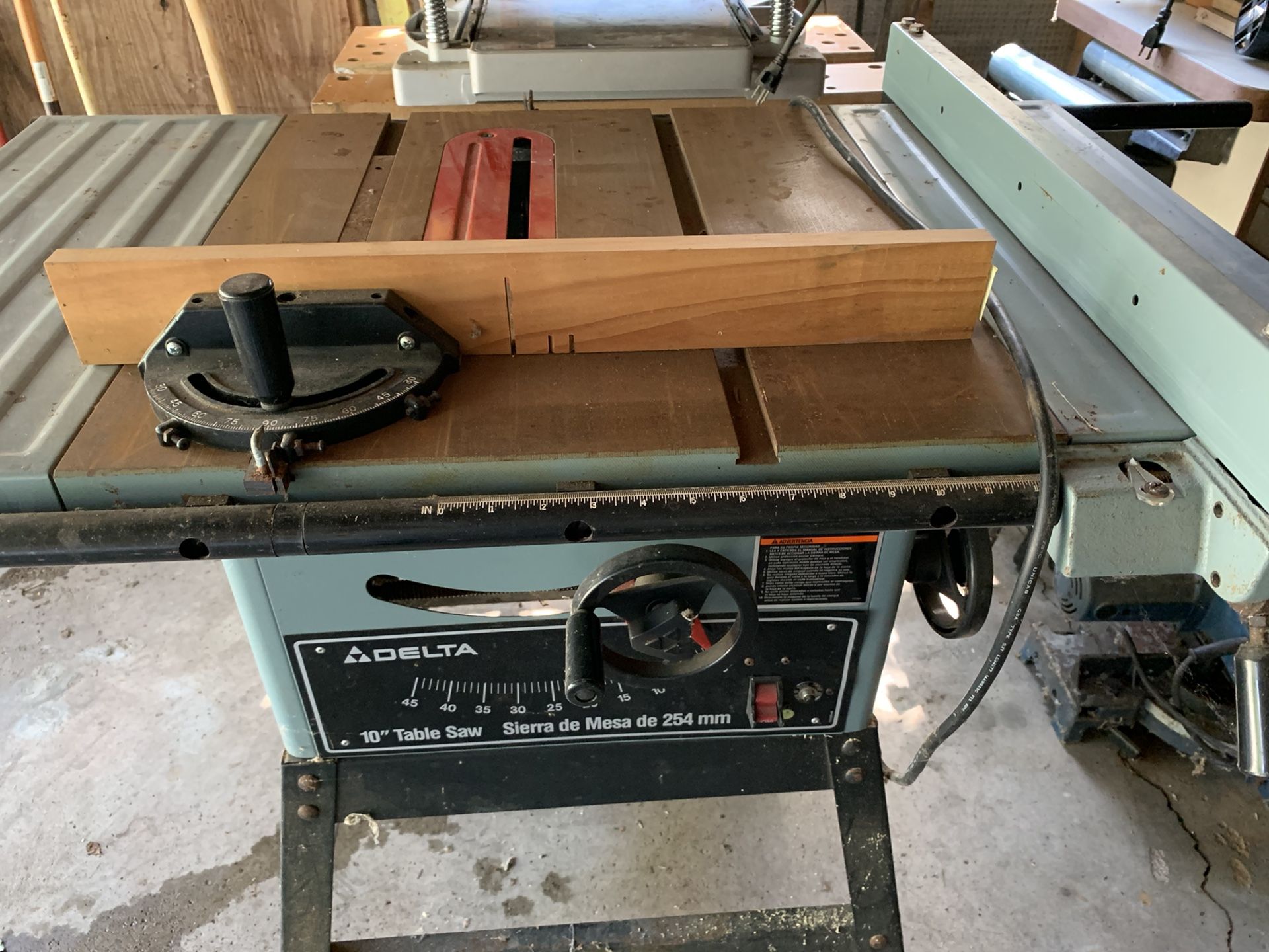 Delta 10” 34-670 table saw