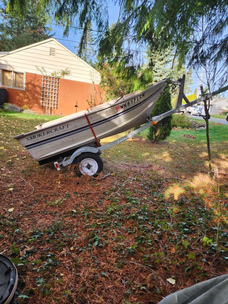 Smoker Craft 10' Boat