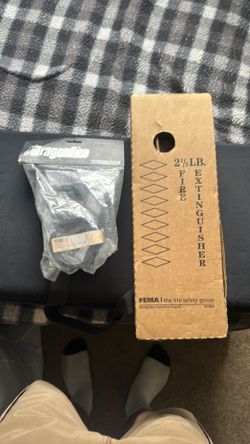 Fire extinguisher and mount for vehicle