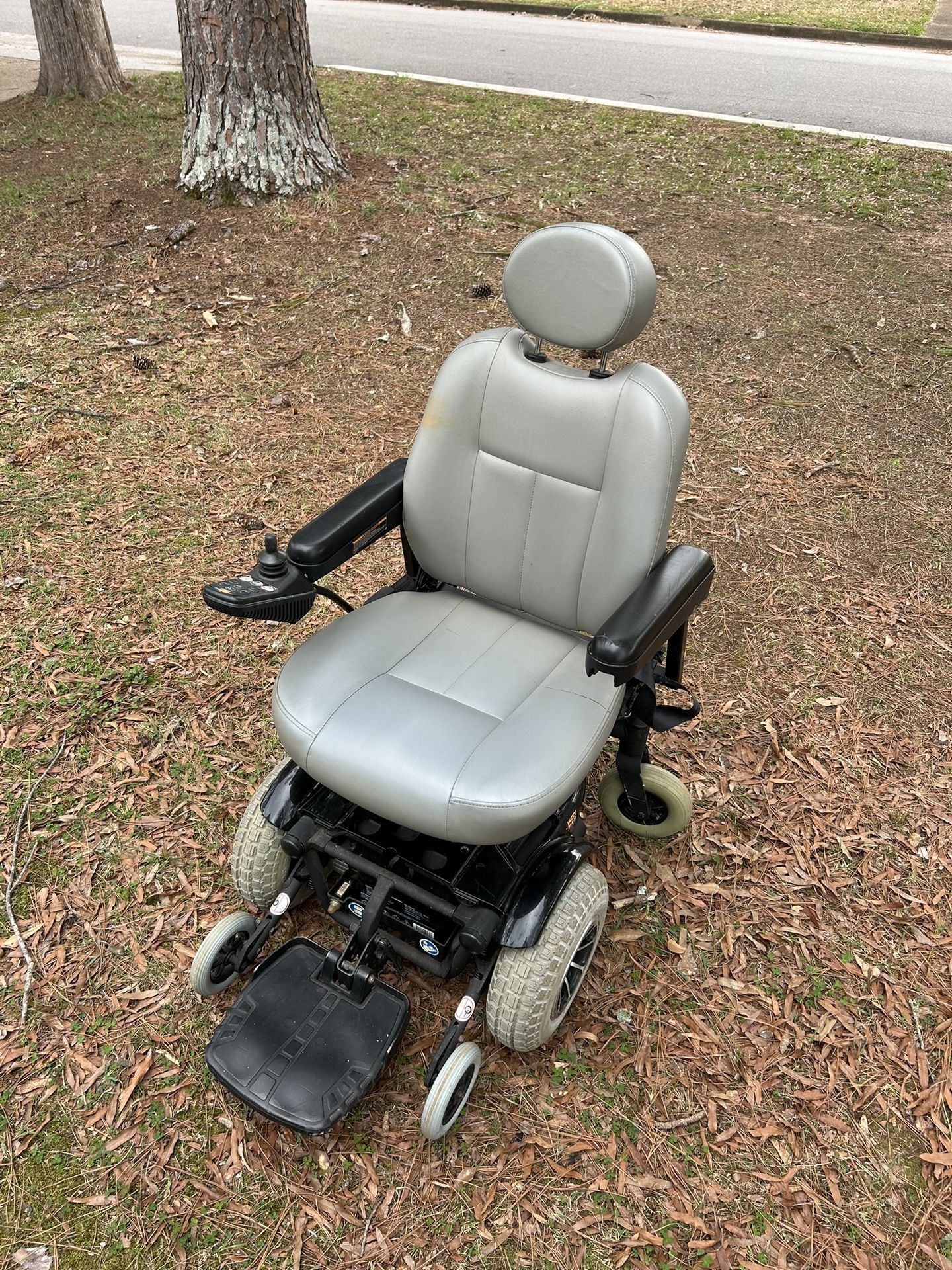 Jazzy Ultra 1143 Electric Wheelchair