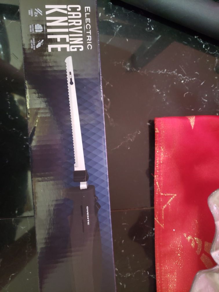Electric carving knife