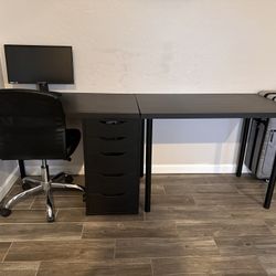 Black Desk 