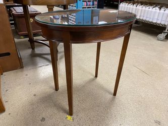 ARTCO INC Oval Wooden End Table w/ Glass Top