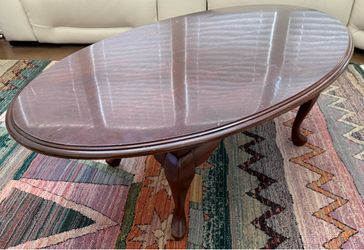 Oval Cherry Wood Coffee Table Queen Anne Legs