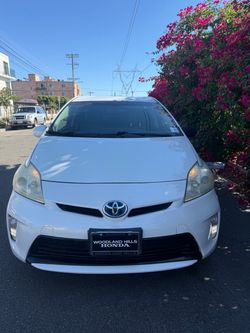 Title clean Toyota pruis three 2013