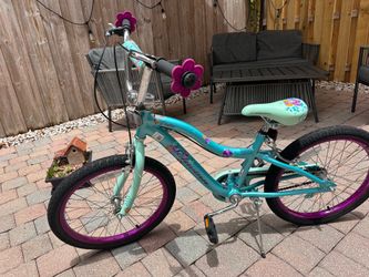 Girl Bike for Sale Perfect starter bike, in good condition and ready to ride!
