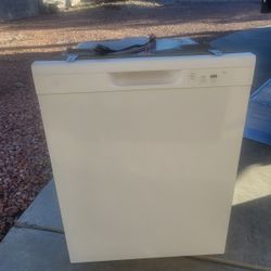 Dishwasher *BRAND NEW*