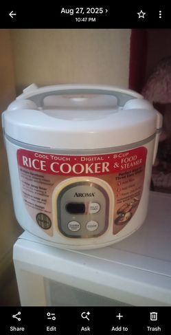 White Aroma Cool-Touch 8-Cup Digital Rice Cooker and Food Steamer in clean, fully working condition.