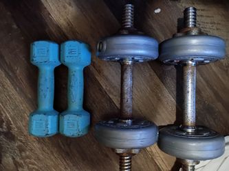 2.5 adjustable dumbbells and 3lb dumbells