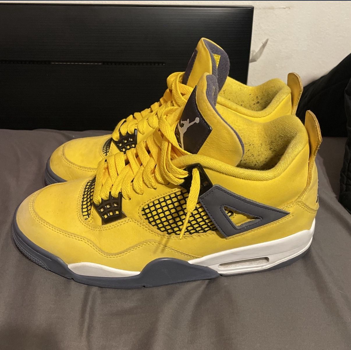 Jordan 4 Lightings