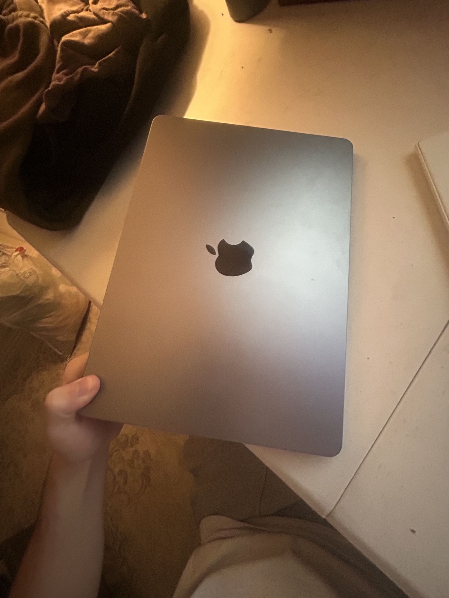macbook 2024 13.6 inch 8gb m3 chip