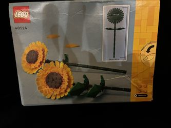 LEGO Sunflower set, model 40524, includes two sunflowers.