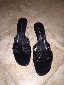 Black heels shoe size 8 1/2