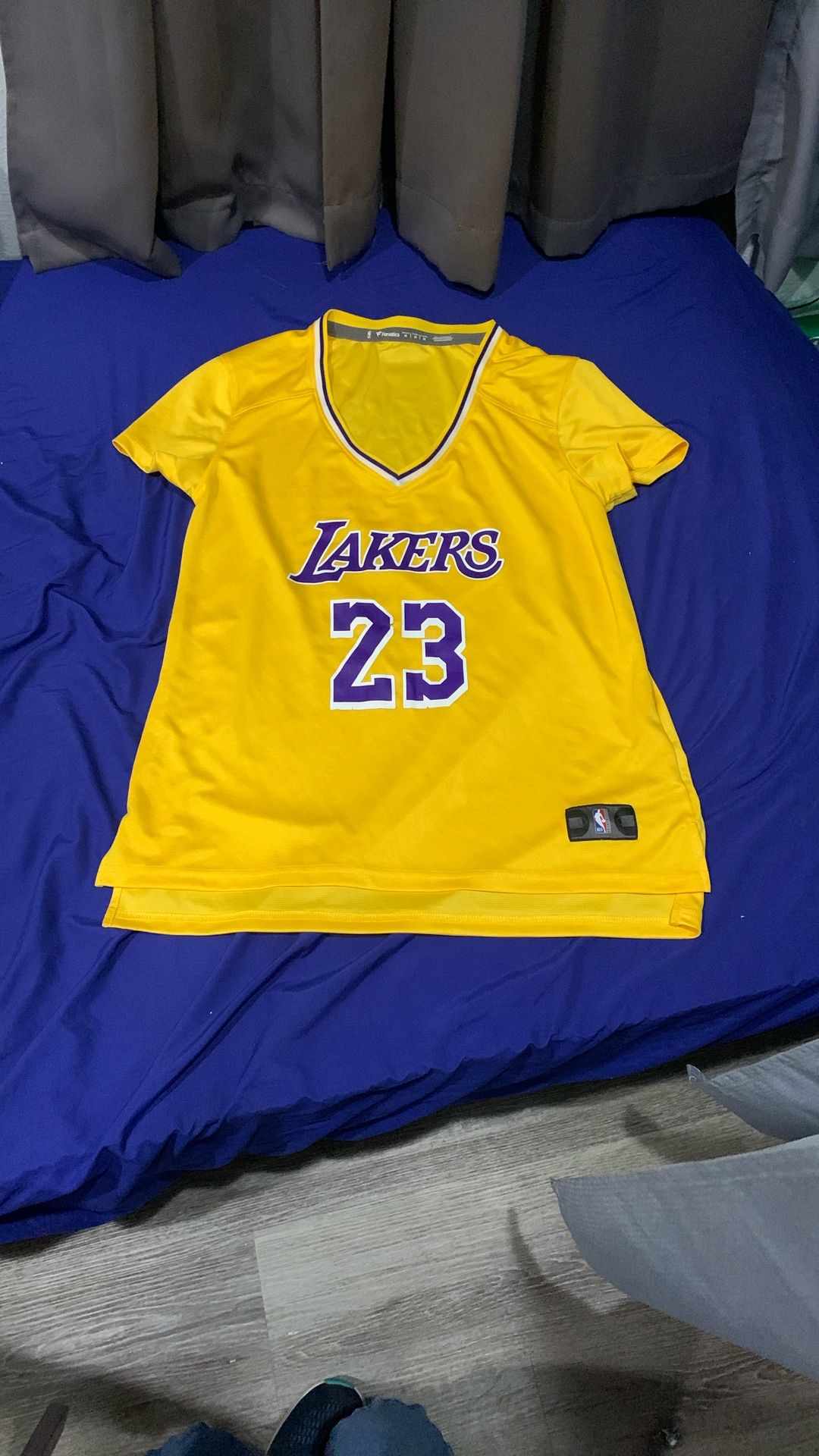 Size M Lakers Jersey