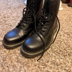 Doc Martens Boots Men’s 11