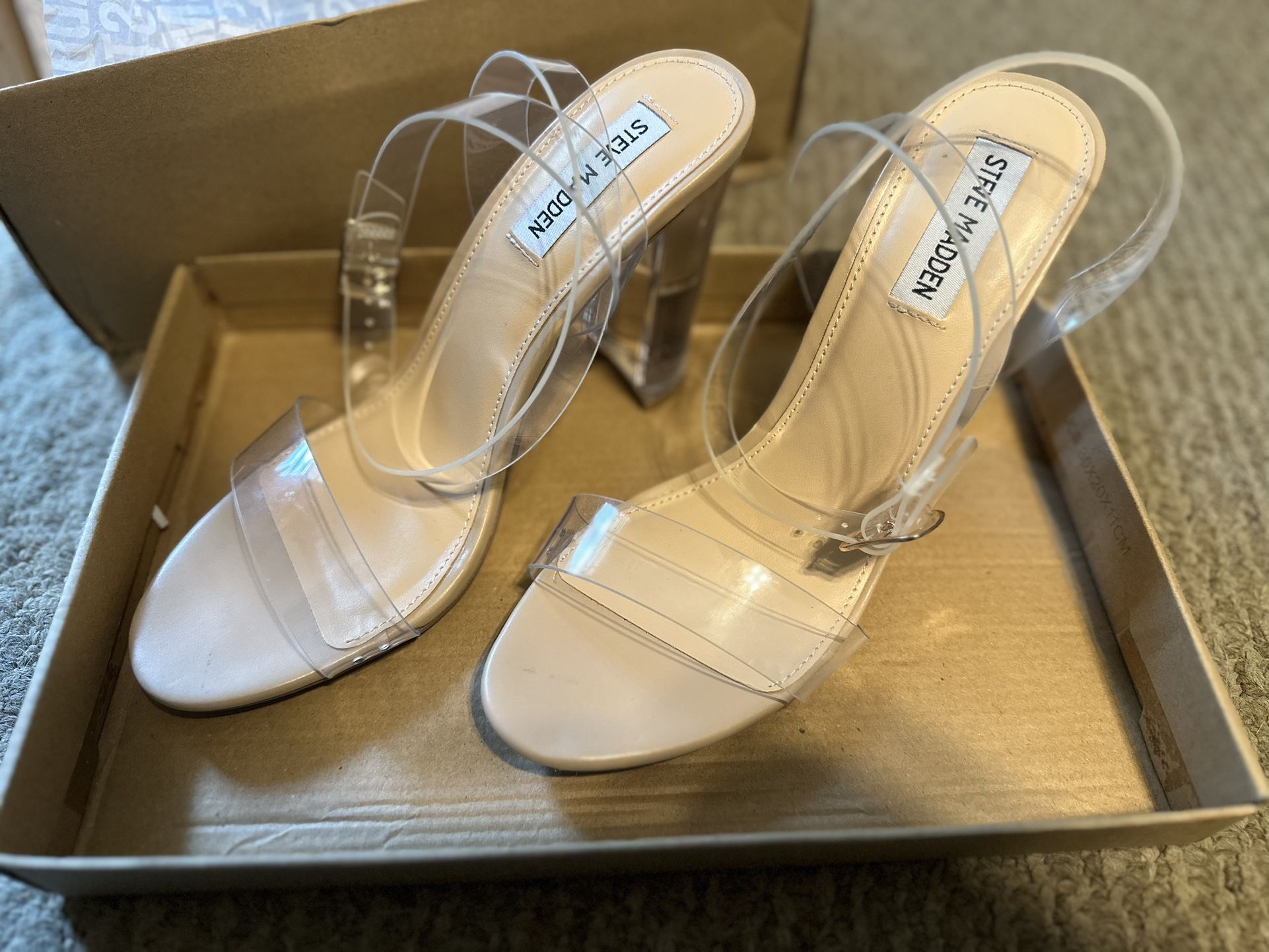 STEVE MADDEN Clear Lucite Camille Pump