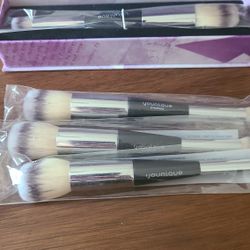 Younique Powder Brush