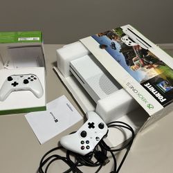 XBOX One+Two Controllers