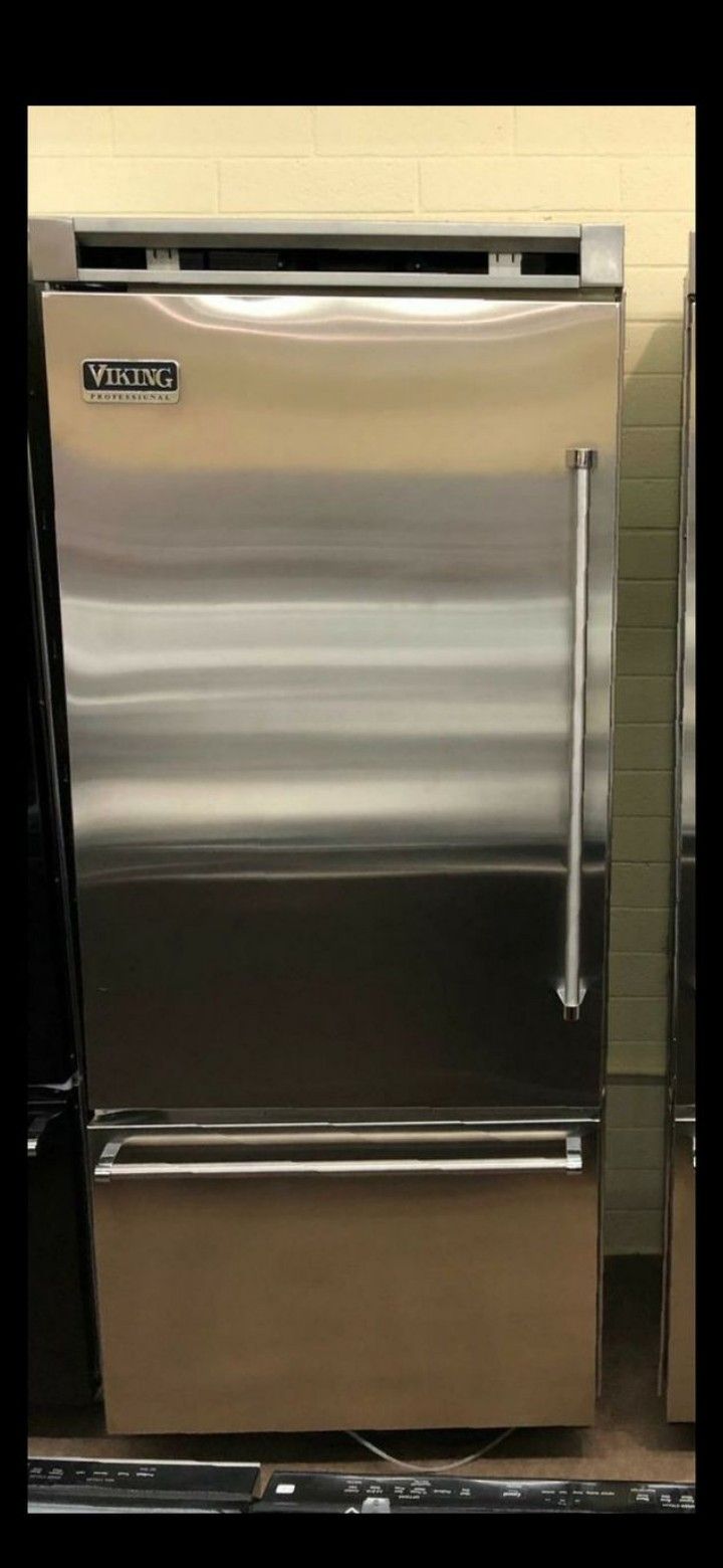 Viking 36” Fridge Bottom freezer built in stainless steel