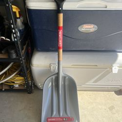 CRAFTSMAN 27-in Wood D Handle Scoop New