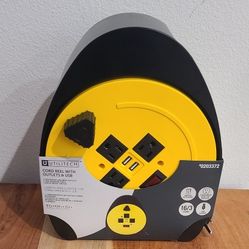 Extension Cord Reel with Outlets and USB Charging 20ft. 16/3