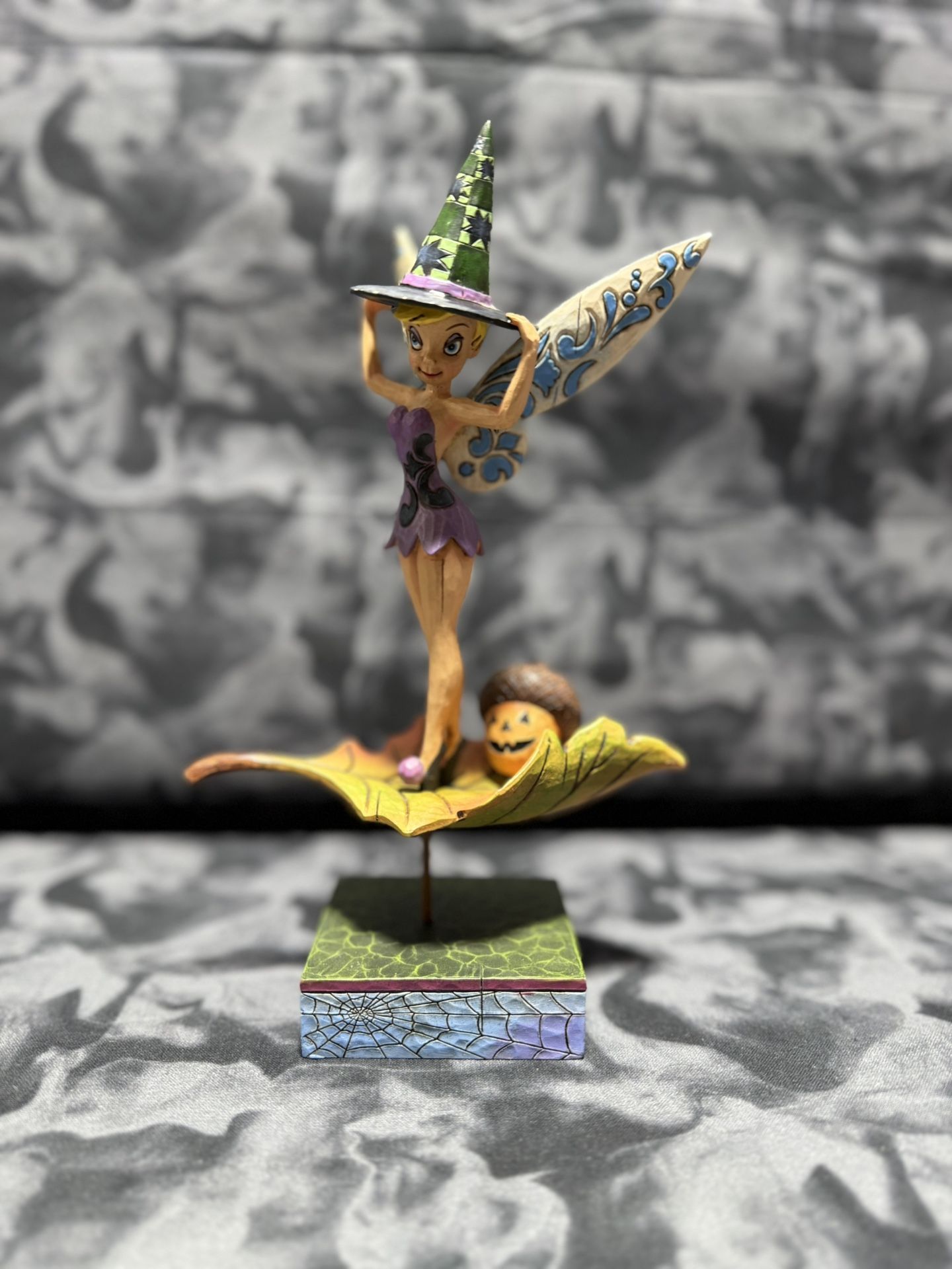 WALT DISNEY SHOWCASE ENESCO JIM SHORE TINKER BELL PIXIE BE WITCHED FIGURINE The 2007 Pixie-Bewitched Disney Showcase Tinker Bell Halloween figurine b