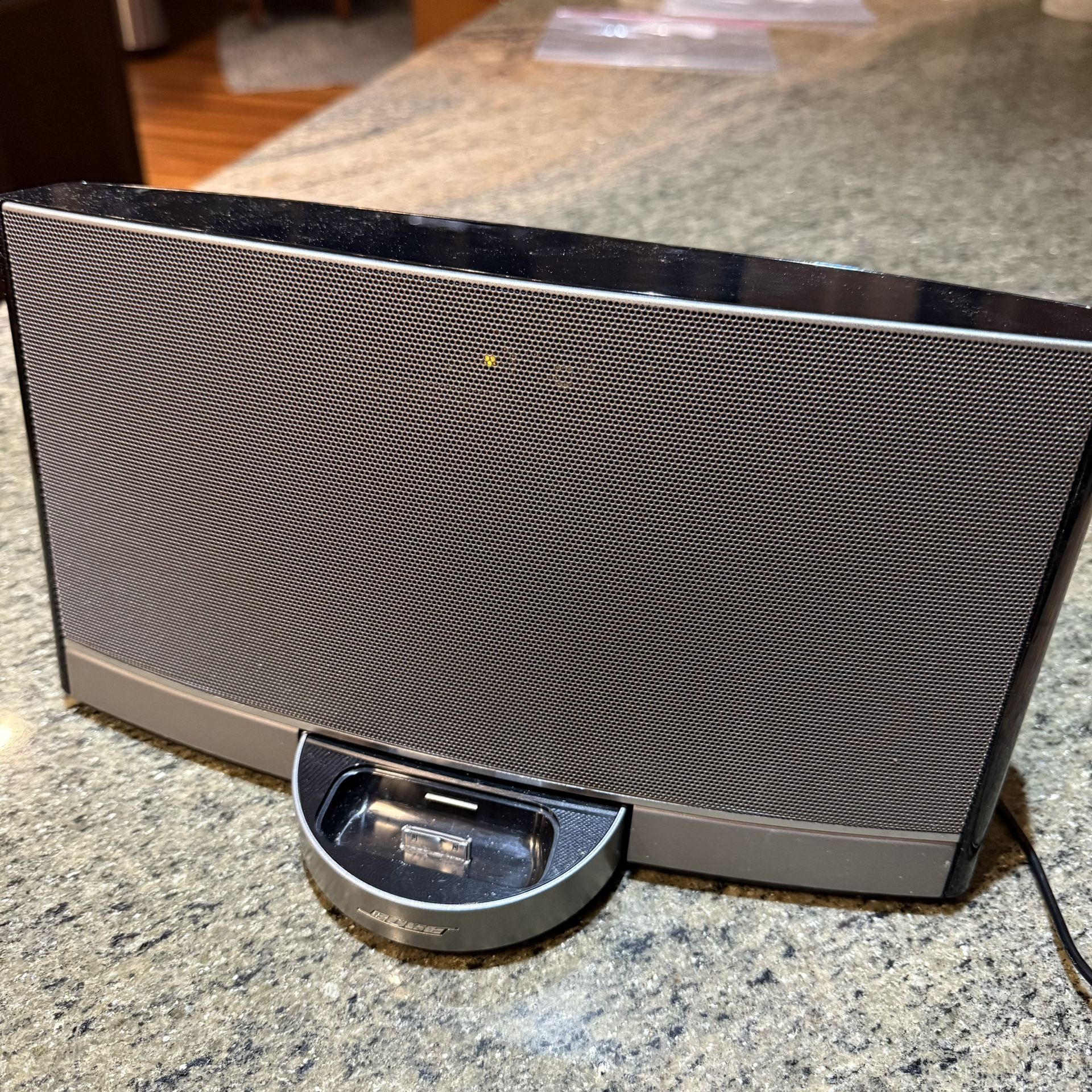 Bose SoundDock Portable Digital Music System Speaker w/ Charger