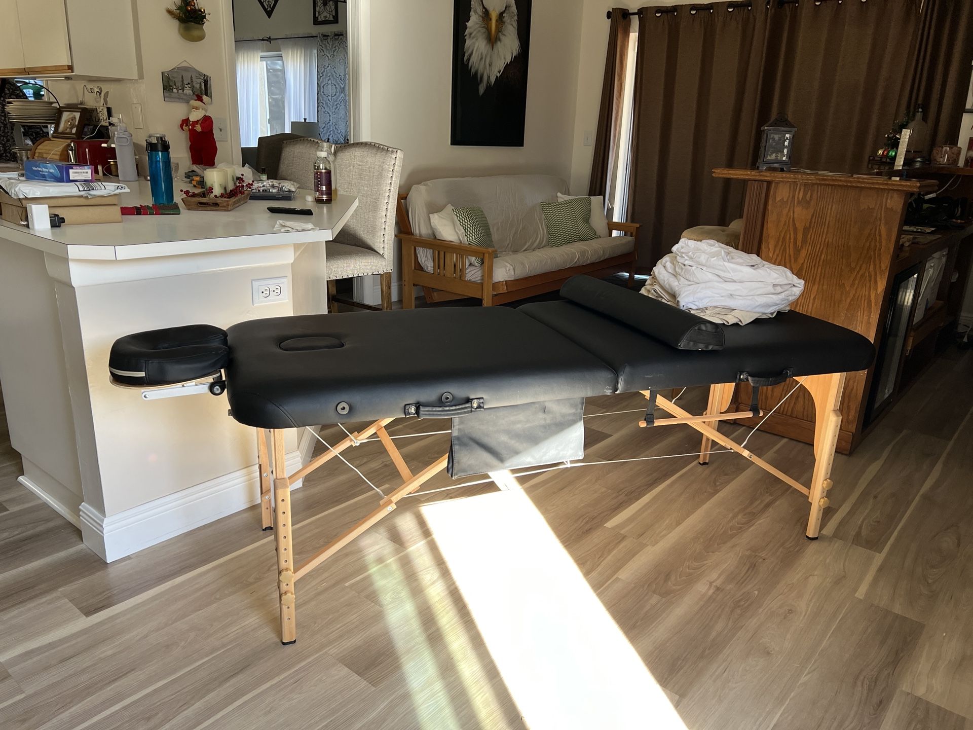Massage Table & Carrying Case With Sheet Set