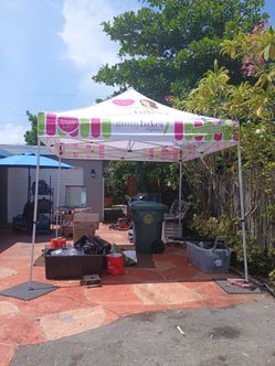 HIGH STRENGTH - X6 Velocity 10' x 10'
The 10x10 X6 Velocity is a strong and reliable pop up tent designed for easy setup and long-lasting performance.