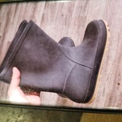 Rain boots $15