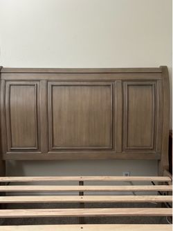 Vendo esta cama Queen nueva